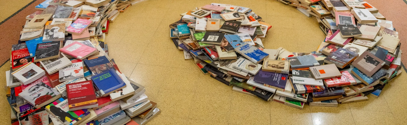 "Tante parole" - Un'installazione artistica contro la violenza sulle donne